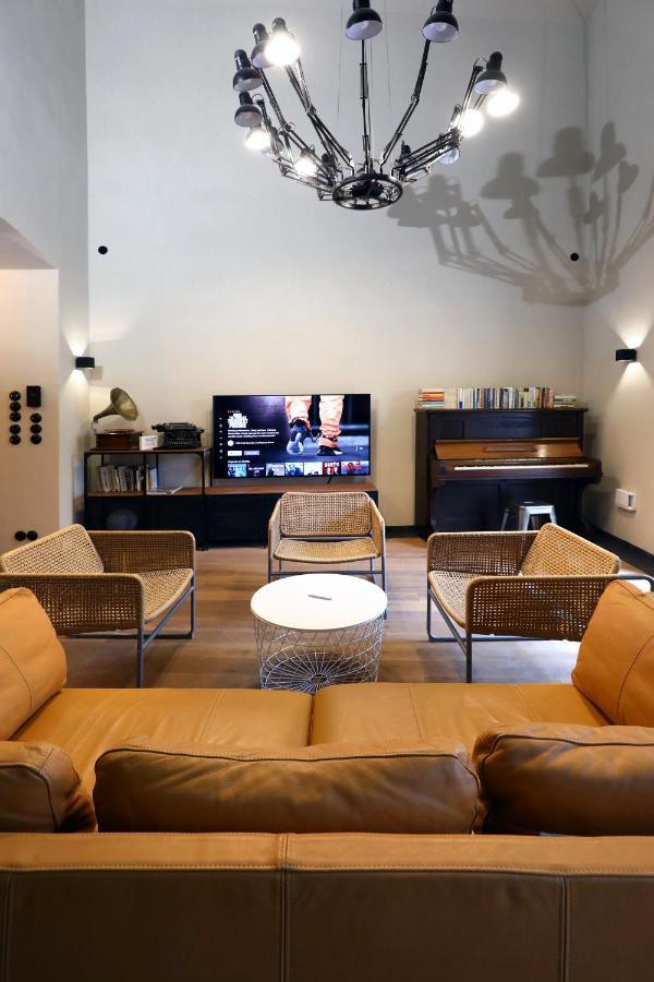 American Loft In The Heart Of Прага Экстерьер фото