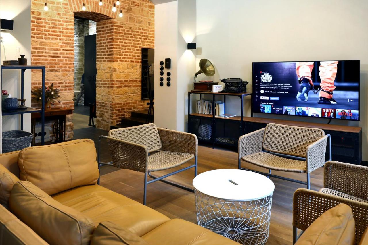 American Loft In The Heart Of Прага Экстерьер фото